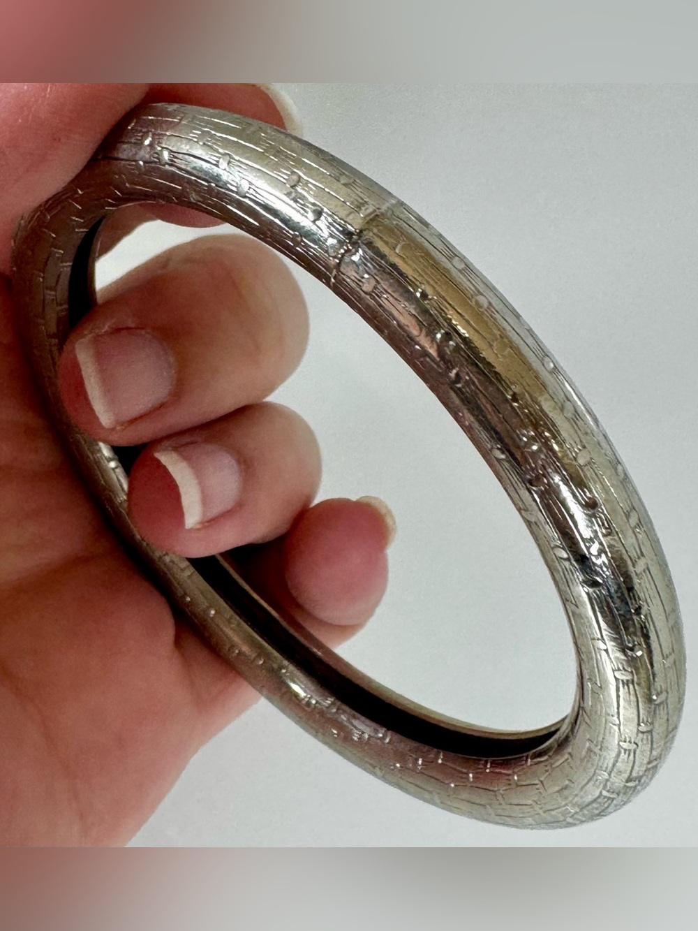 Vintage Textured Silver-tone Metal Bangle Bracelet #1700